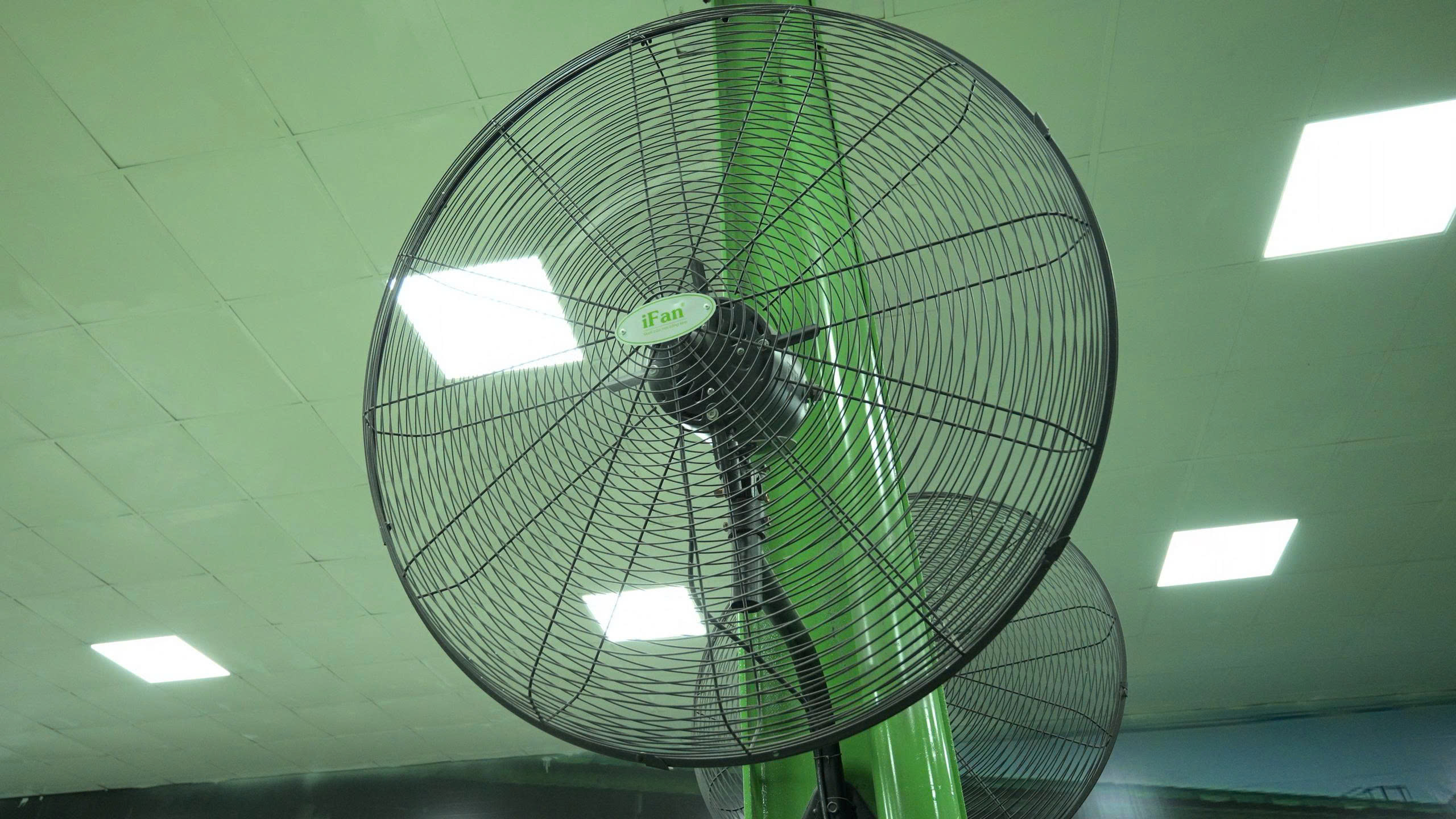 Lợi ích khi dùng quạt treo công nghiệp trong nhà máy